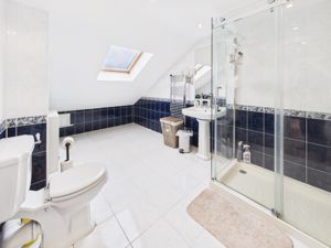 MASTER BEDROOM'S SHOWER ROOM- click for photo gallery